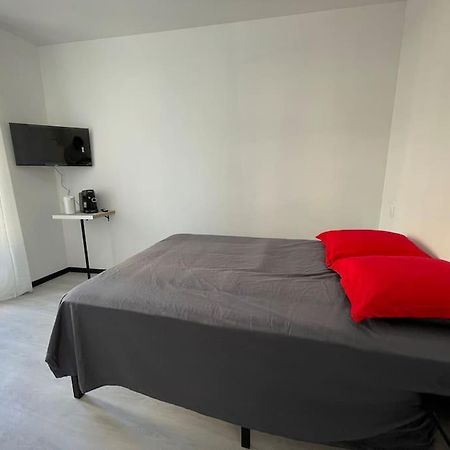 Studio A2 18M2 Cosy 5Minutes Gare Parking Gratuit Rue De La Mure Roanne Extérieur photo